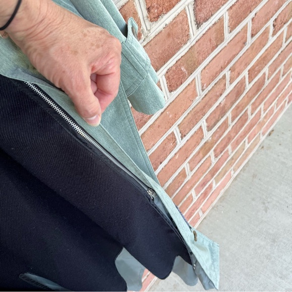 Immaculate Sage green ladies trenchcoat. 14P - Picture 9 of 12